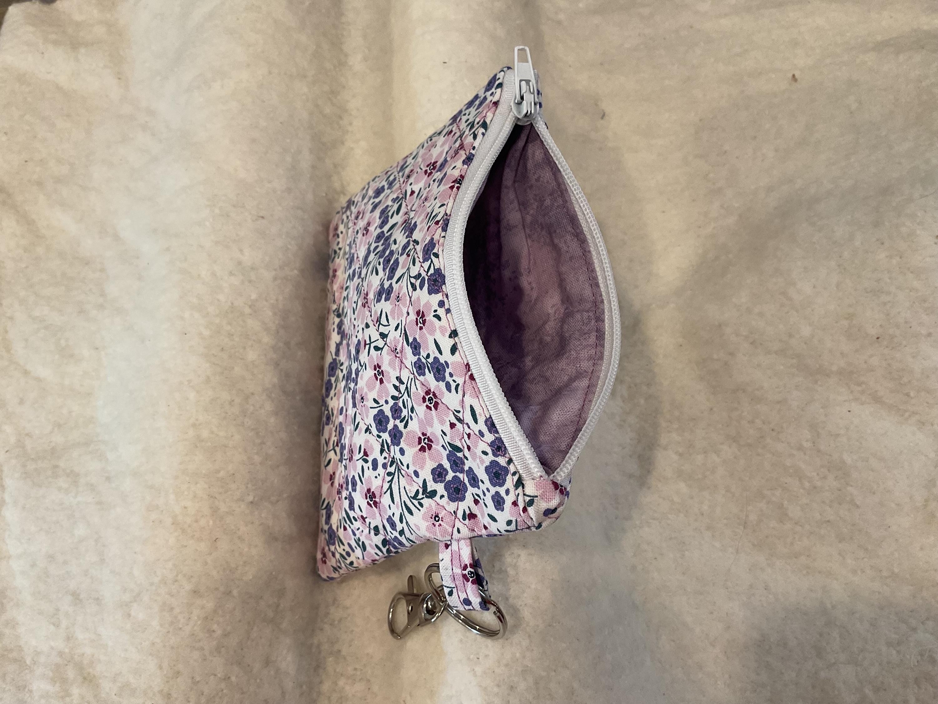 Floral Quilted Keychain Wallet with Zipper Pouch – Small Coin Purse, ID Holder, Card Case